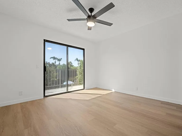 Monterey Apartments — Photo 22