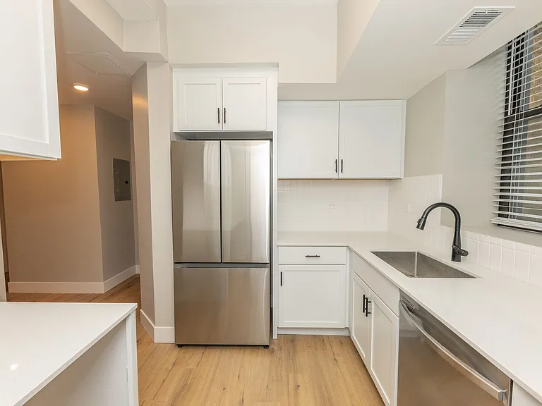 605 Hinman — Photo 6