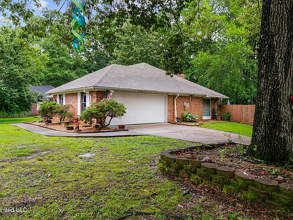 4th image of 581 Bradford Dr