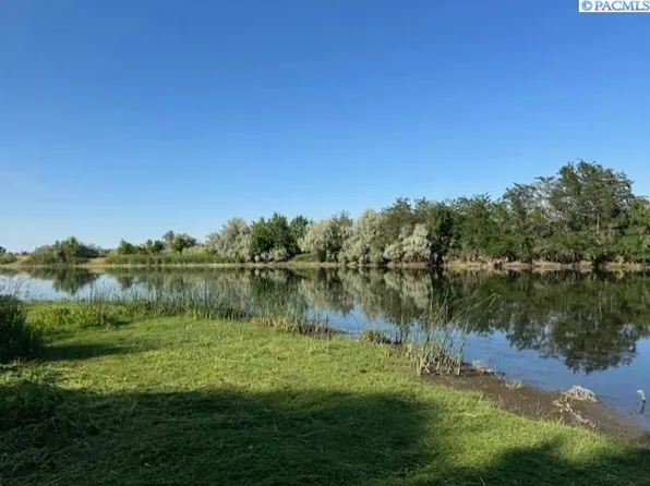 64209 E Grover Pr NE, West Richland, WA 99353