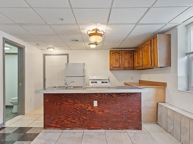 40 Aetna St #G2 — Photo 3