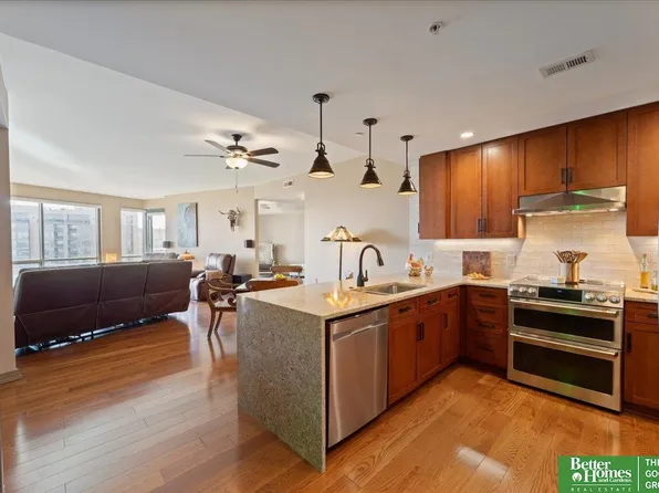 120 S 31st Ave #5502, Omaha, NE 68131