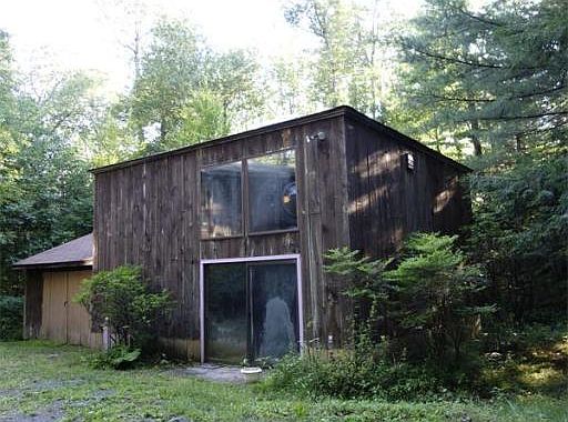 2nd image of 140 Leonard Rd