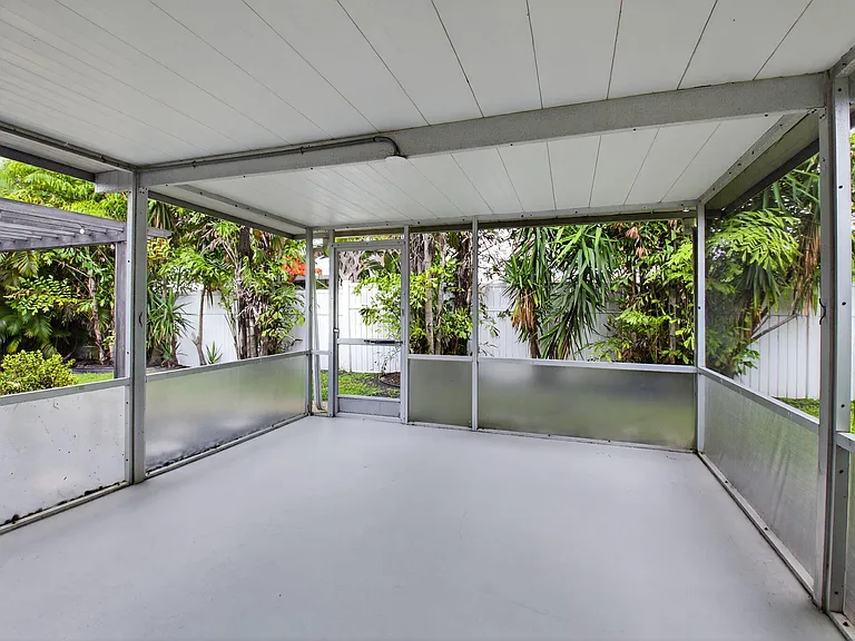 725 Heron Dr — Photo 29