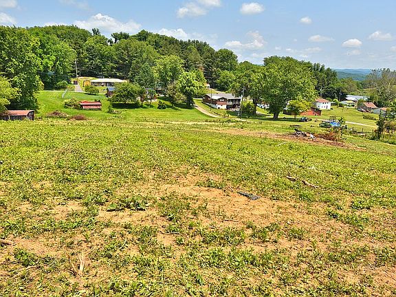 3rd image of 160 Rolling Hills Dr