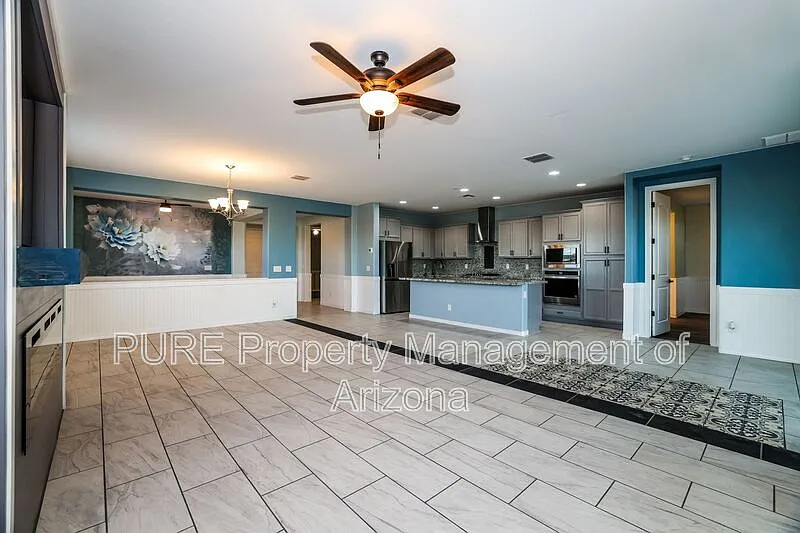 4 bed, 2.5 bath, 2180 sqft, $2,200 — Photo 4