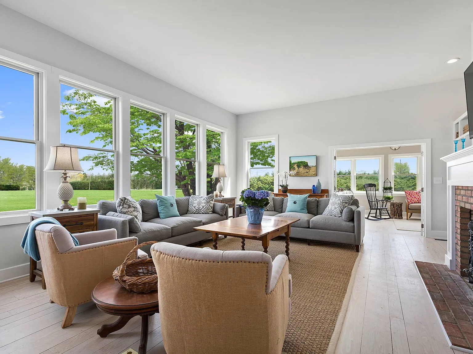 New Sagaponack Modern Farmhouse on Reserve — Photo 4