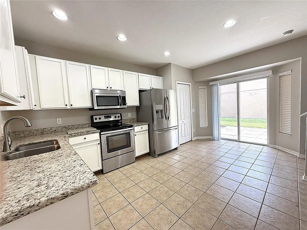 2 bed, 2.5 bath, 1255 sqft, $1,800 — Photo 4