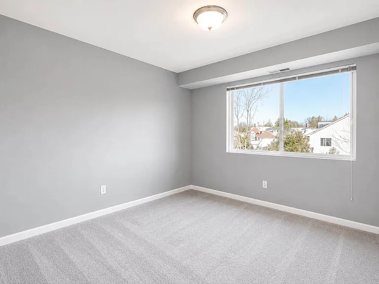 1097 Foxboro #31 — Photo 16