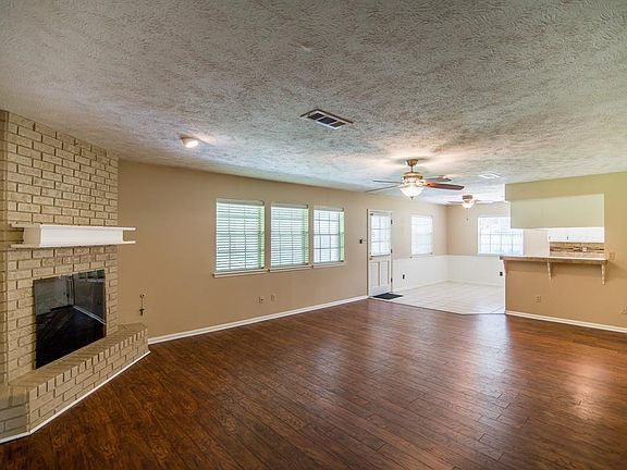 4th image of 1828 E Lake Dr