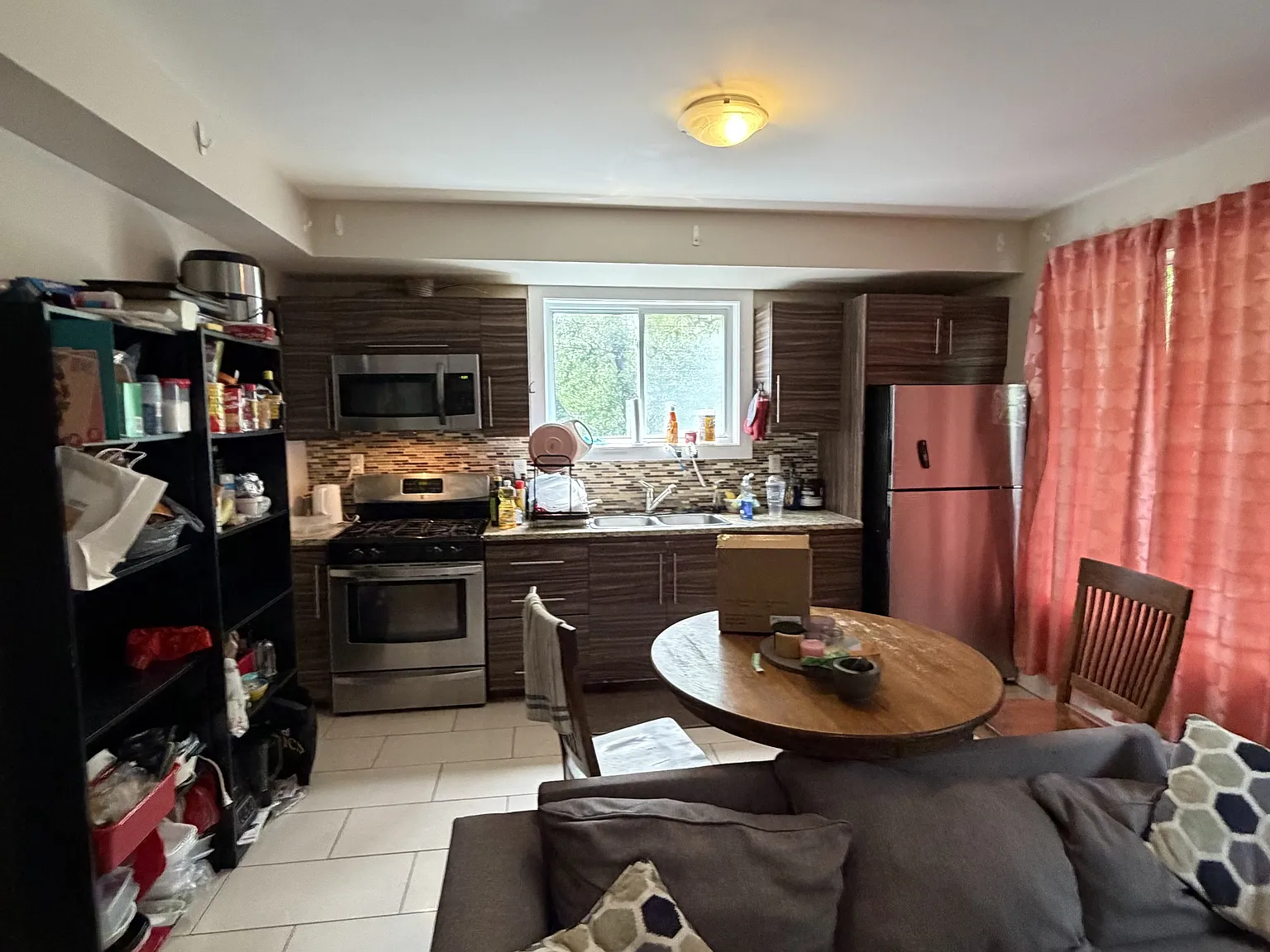 4 bed, 2.0 bath, $825 — Photo 1