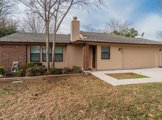 404 S Walnut Creek Dr, Mansfield, TX 76063