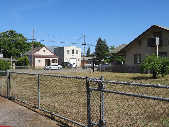 5th image of 454 N 3rd Ave