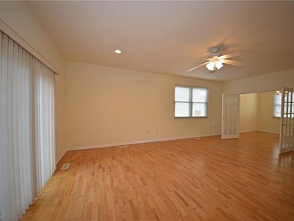 5th image of 10206 Crystal Springs Dr