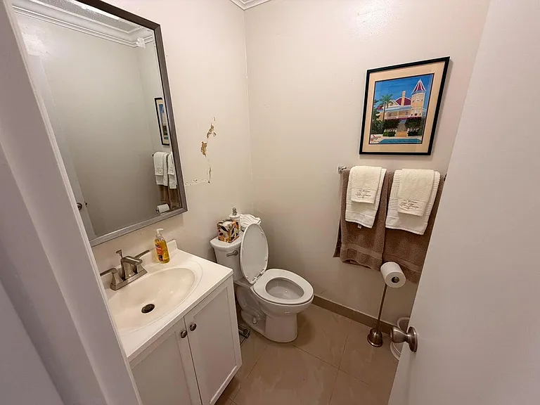 569 Normandy Ln #L — Photo 8