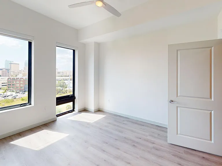 101 N Meridian — Photo 157