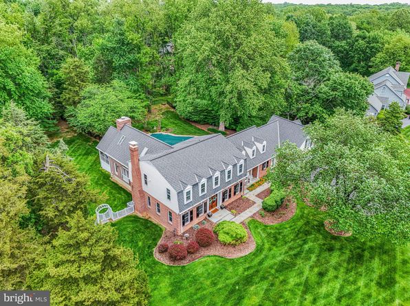 706 Crown Meadow Dr, Great Falls, VA 22066