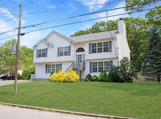 212 W End Ave, Shirley, NY 11967