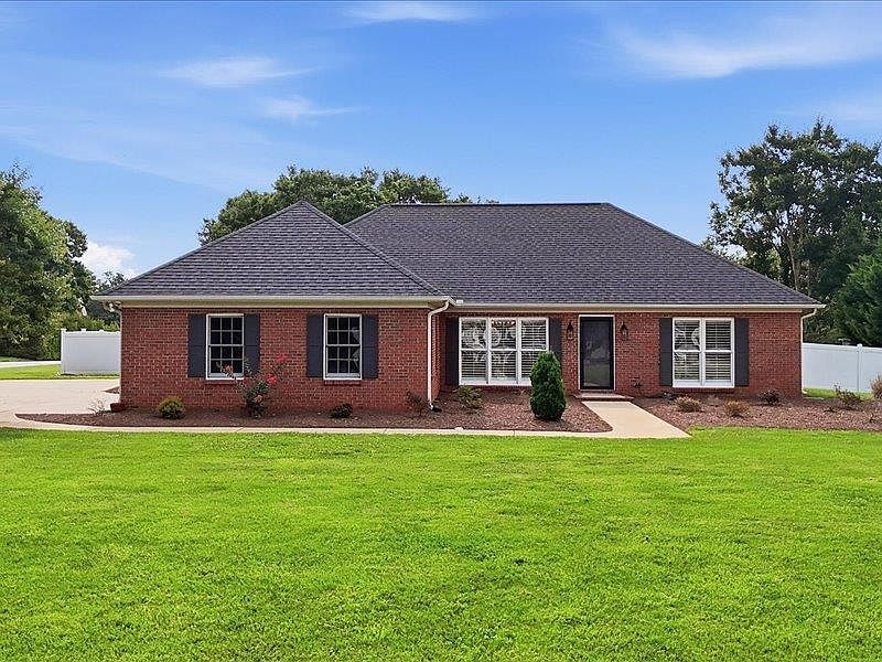 1st image of 233 Summerfield Rd