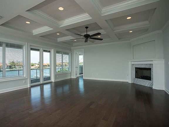 3rd image of 23 Bayfront Ct S