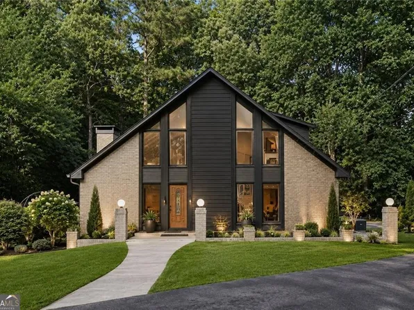 1605 Saint Tropez Way, Sandy Springs, GA 30350