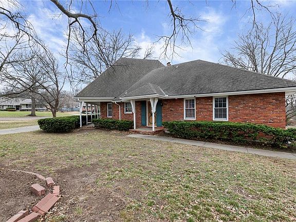 5th image of 11415 Minor Dr