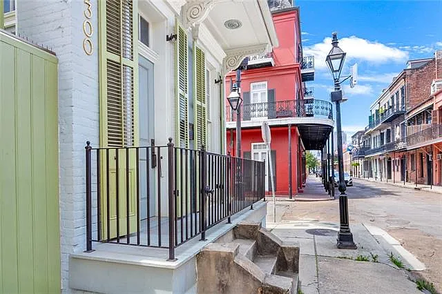 1 bed, 1.0 bath, 855 sqft, $2,950 — Photo 2