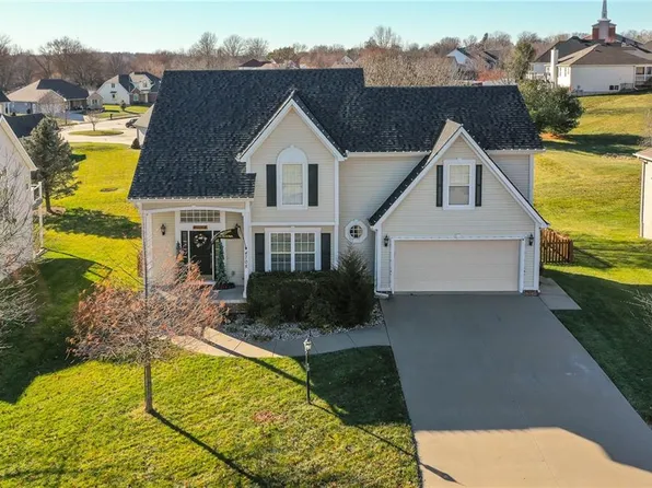 4708 Hallbrook Dr, Saint Joseph, MO 64506