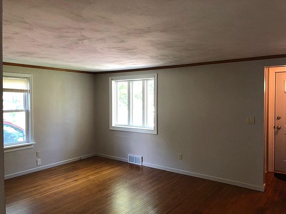 4th image of 2713 N Dechman Ave