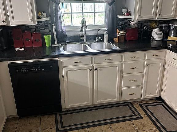 2nd image of 114 Oak Dr