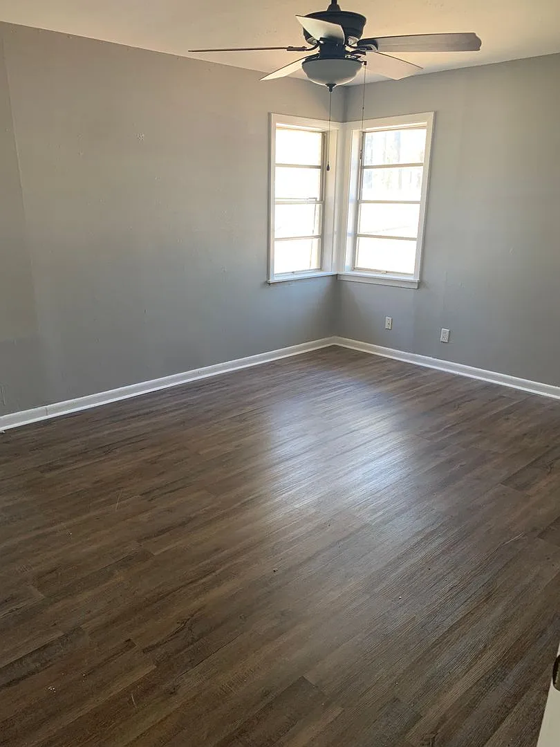 3 bedroom, 2 full bath Brick Home in Yarbrough subdivision — Photo 4
