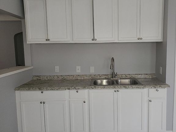 4th image of 11591 Somerset Ave