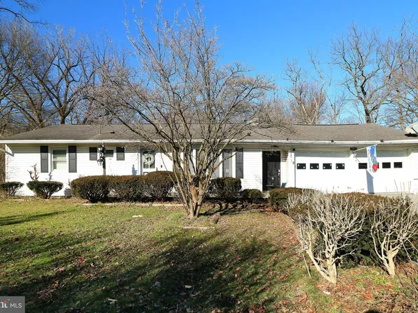 1041 W College Ave, Pleasant Gap, PA 16823