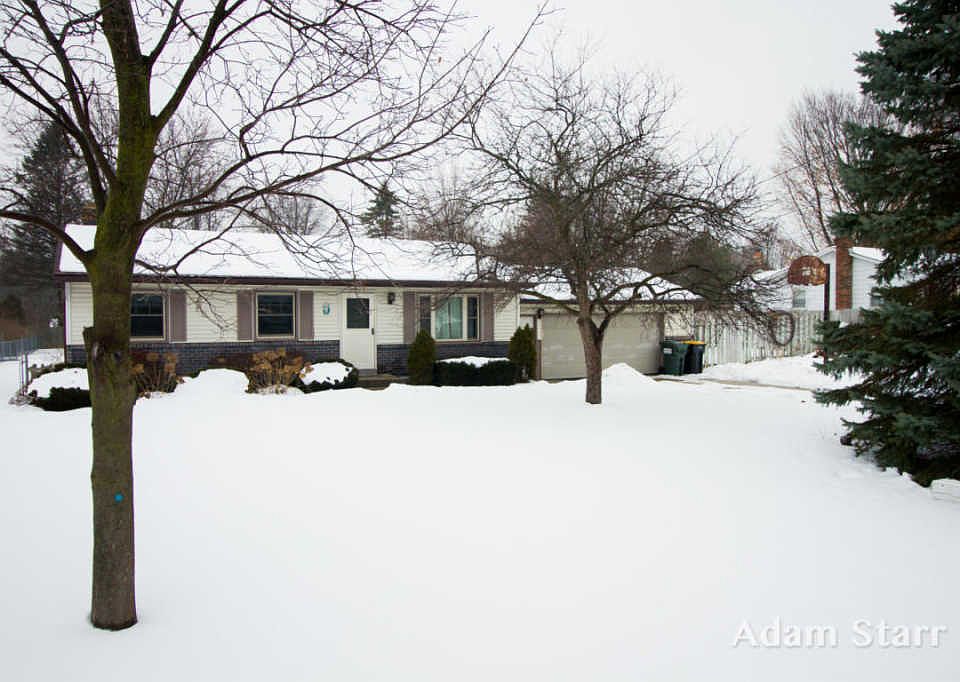 1st image of 2039 Garret Dr NE