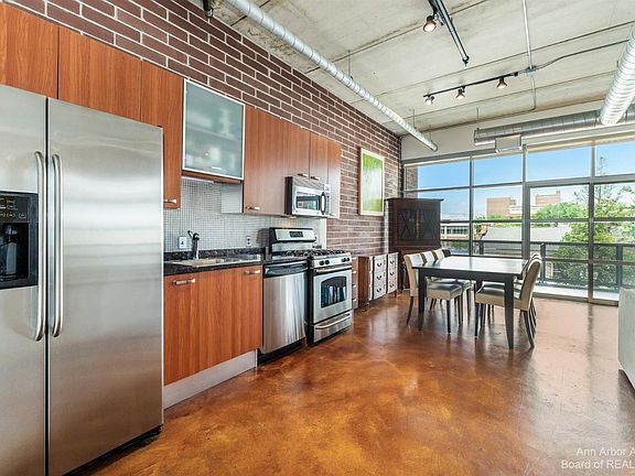 5th image of 322 E Liberty St APT 8