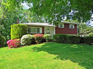 4 Rumbrook Rd, Elmsford, NY 10523