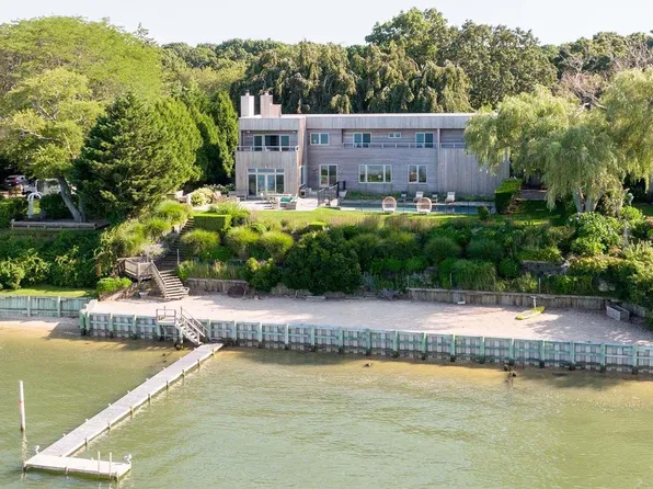 1415 N Parish Drive, Southold, NY 11971