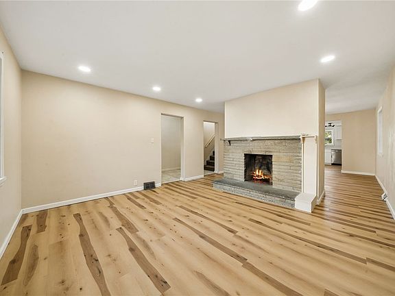 4th image of 3942 Vinceton St
