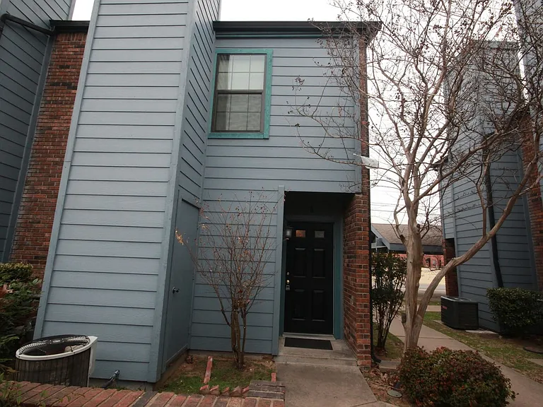 501 E A St #6 — Photo 1