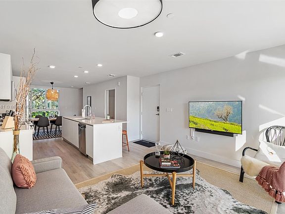 4th image of 2535 NE 193rd St #3202