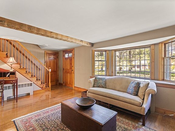 5th image of 11 Hemlock Rd