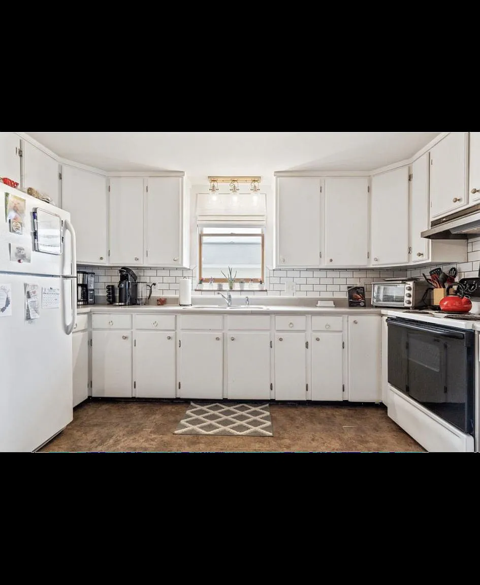 2 bed, 1000 sqft, $2,200 — Photo 3