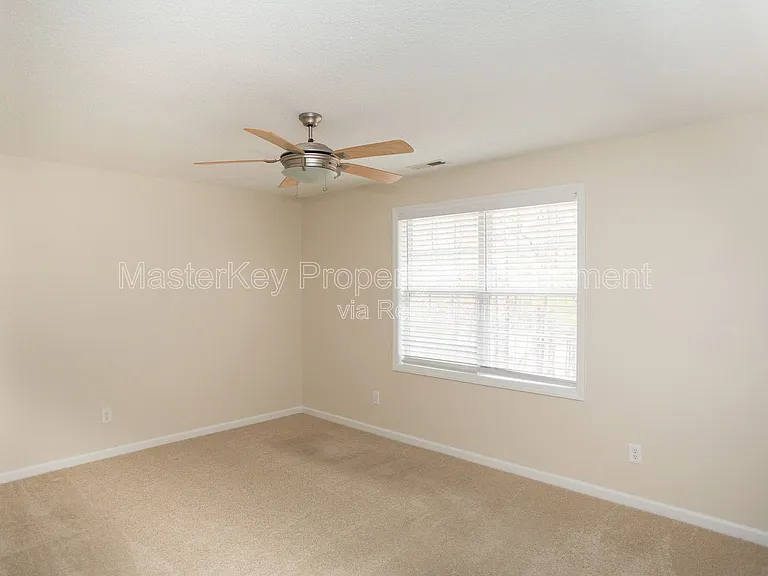 208 Pointe Crest Ct — Photo 13