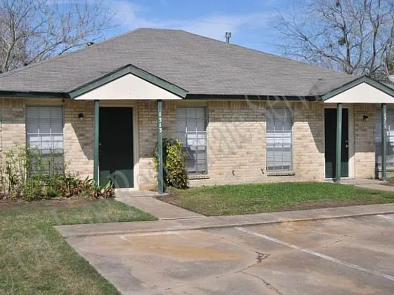 1513 Hawk Tree Dr #A — Photo 1