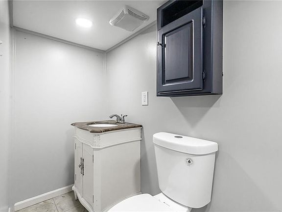 12th image of 2231 Denver Ave