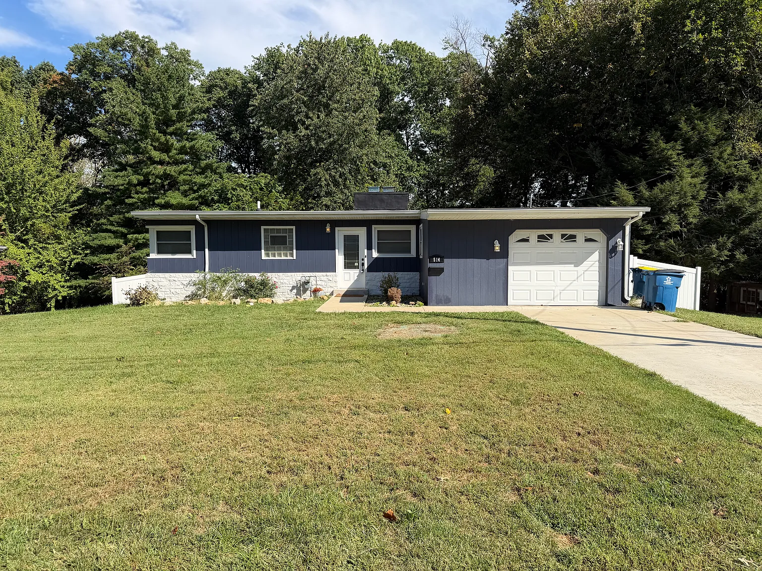 4 bed, 2000 sqft, $2,400 — Photo 1