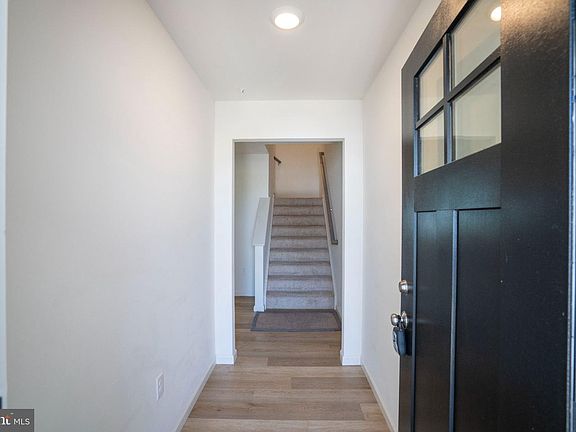 3rd image of 113 Broad Oak Ln
