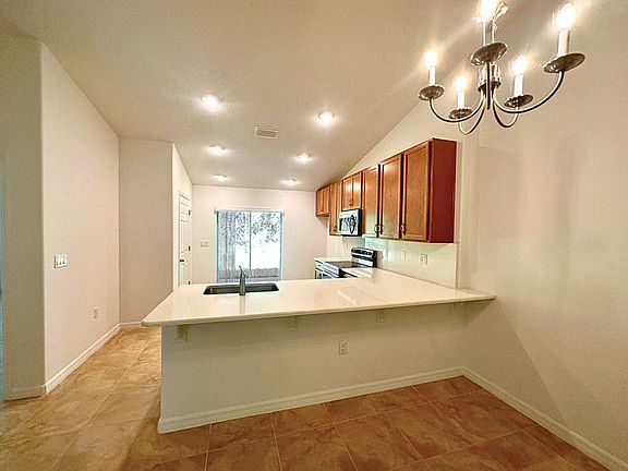 5th image of 33 Rose Dr #A