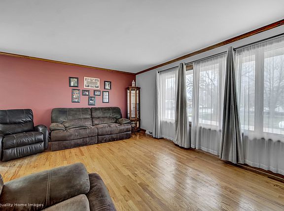 4th image of 10659 S Highland Ave