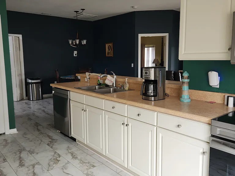 4420 Strathmore Dr — Photo 9